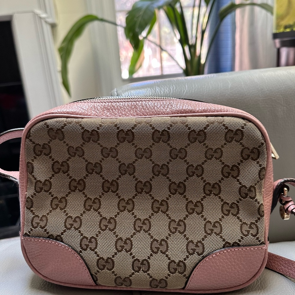 SOLD!!!Authentic Gucci Bree Canvas crossbody camera bag